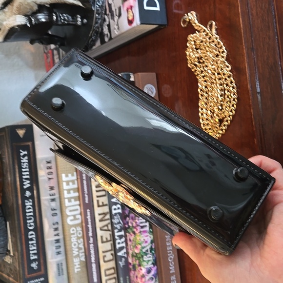 Small Vintage Inspired Laquered Black Bag with Chain, NWT - Picture 10 of 10